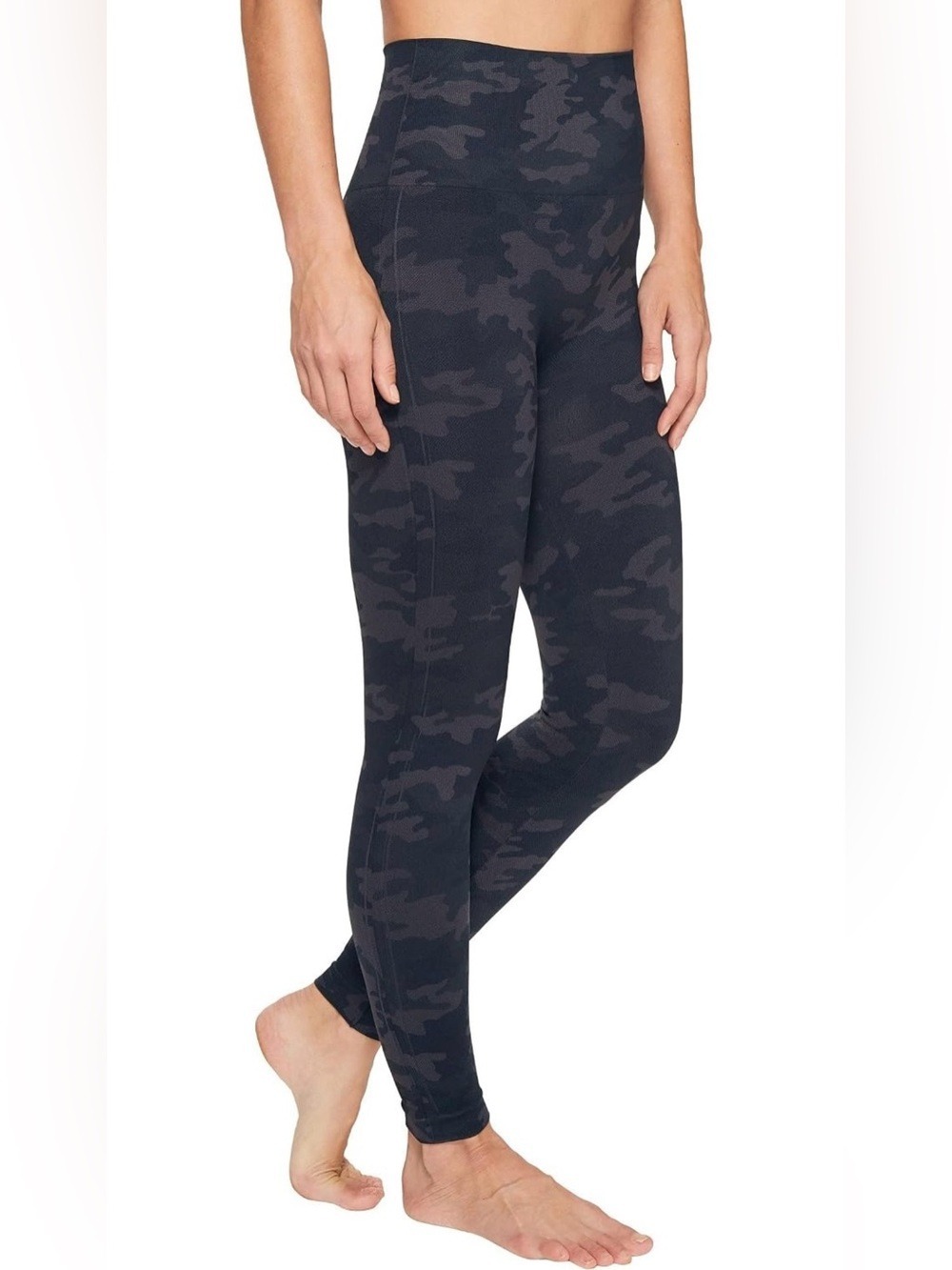 SPANX: LOOK AT ME NOW SEAMLESS LEGGINGS - BLACK CAMO - Picture 3 of 10